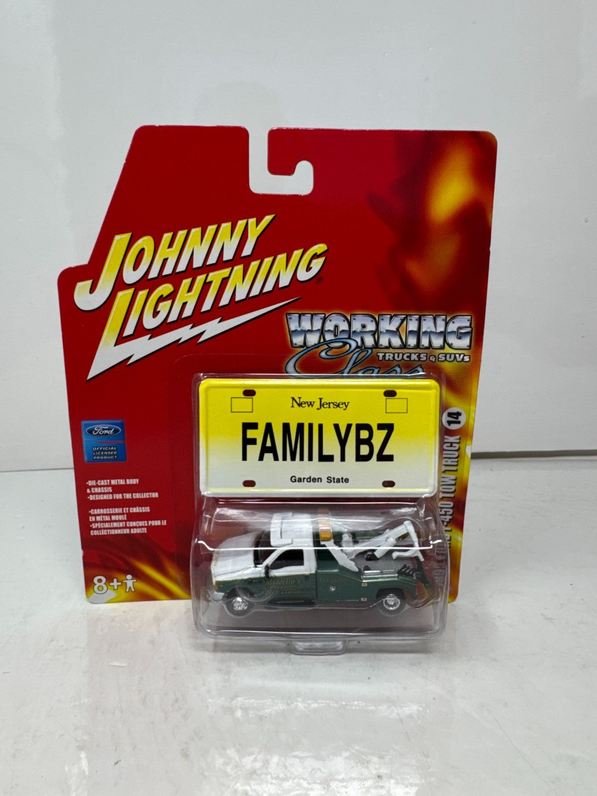 Johnny Lightning Working Class 1999 Ford F-450 Tow Truck 1:64 Diecast