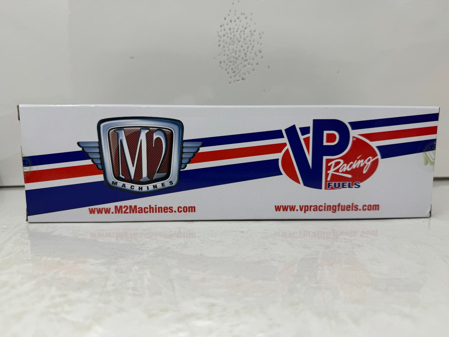 M2 Machines Auto Hauler 1970 Dodge L600 & 1969 Plymouth Road Runner 1:64 Diecast