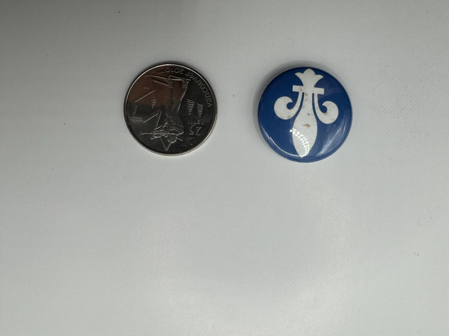 Quebec Fleur-De-Lis Pin-back Button UDT1