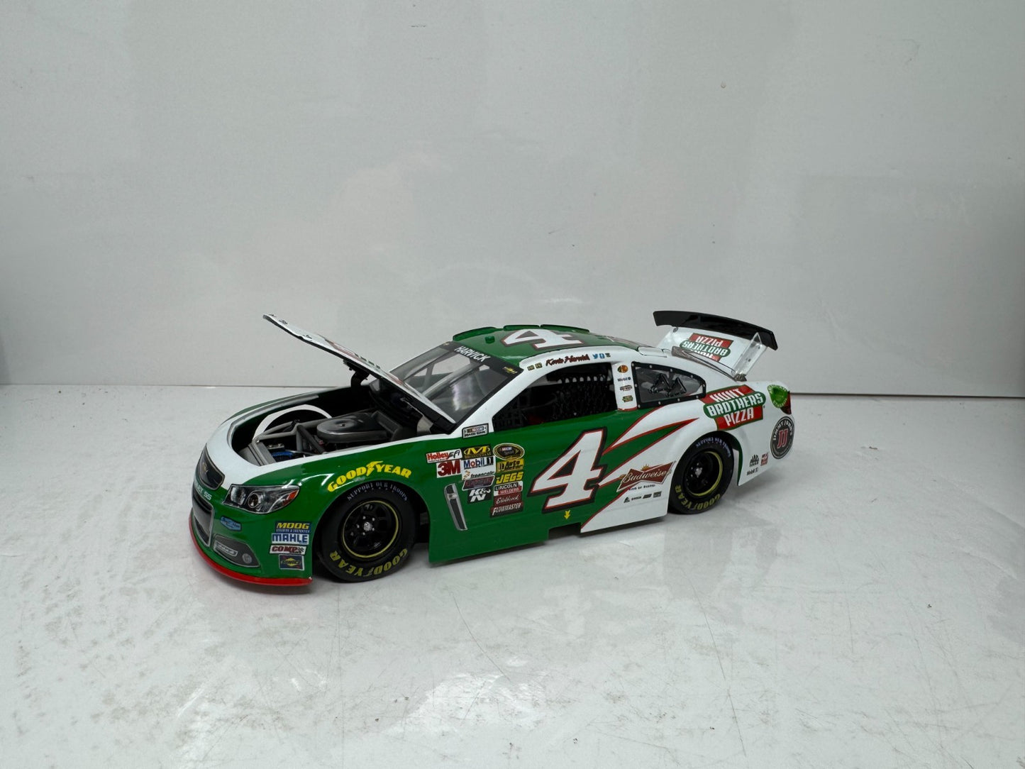 Lionel Racing Nascar #4 Kevin Harvick Hunts Brothers Pizza 2014 Chevy SS 1:24 Diecast