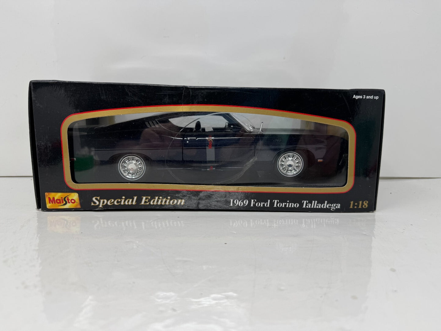 Maisto 1969 Ford Torino Talladega Special Edition 1:18 Diecast