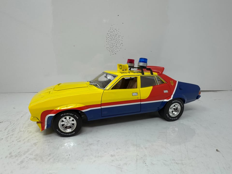 Greenlight Hollywood Rides 1974 Ford Falcon XB First of the V8 Interceptors 1:18 Diecast