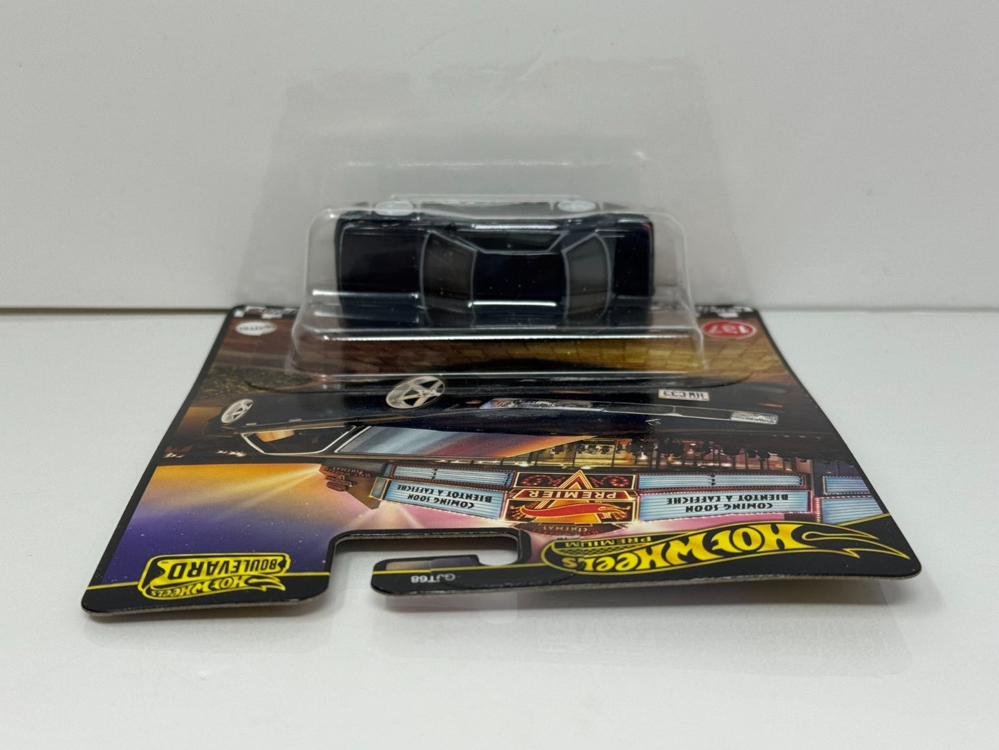 Hot Wheels Premium Boulevard #137 Nissan Laurel C33 1:64 Diecast