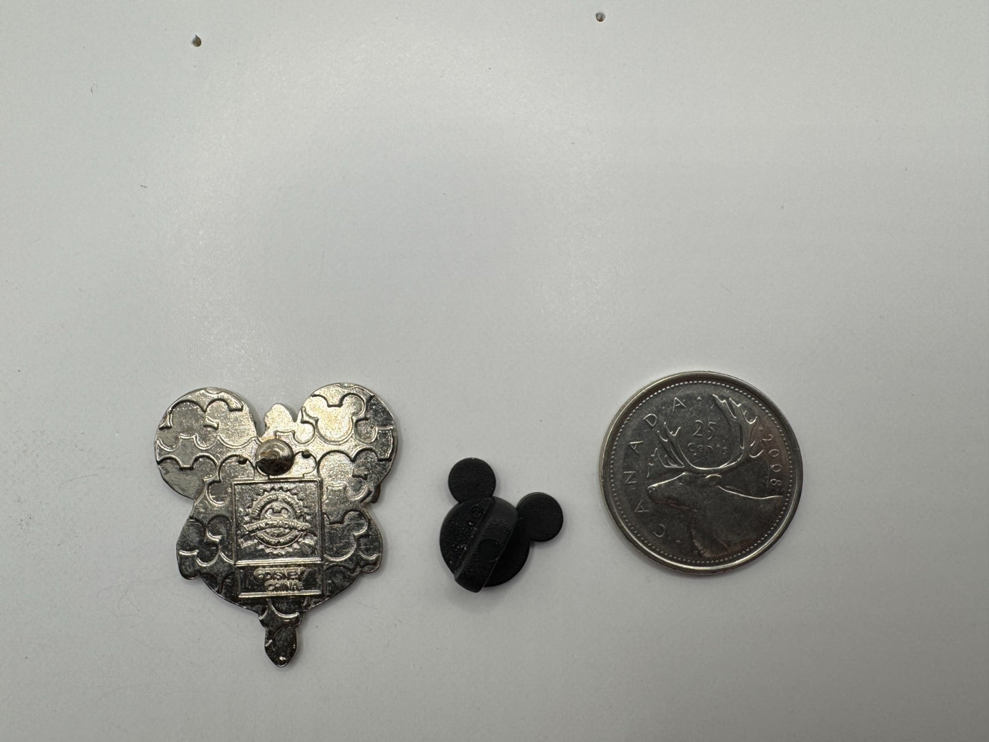 Disney Mickey Mouse with Glasses Nerds Rock Head Collection Trading Pin DC2S1