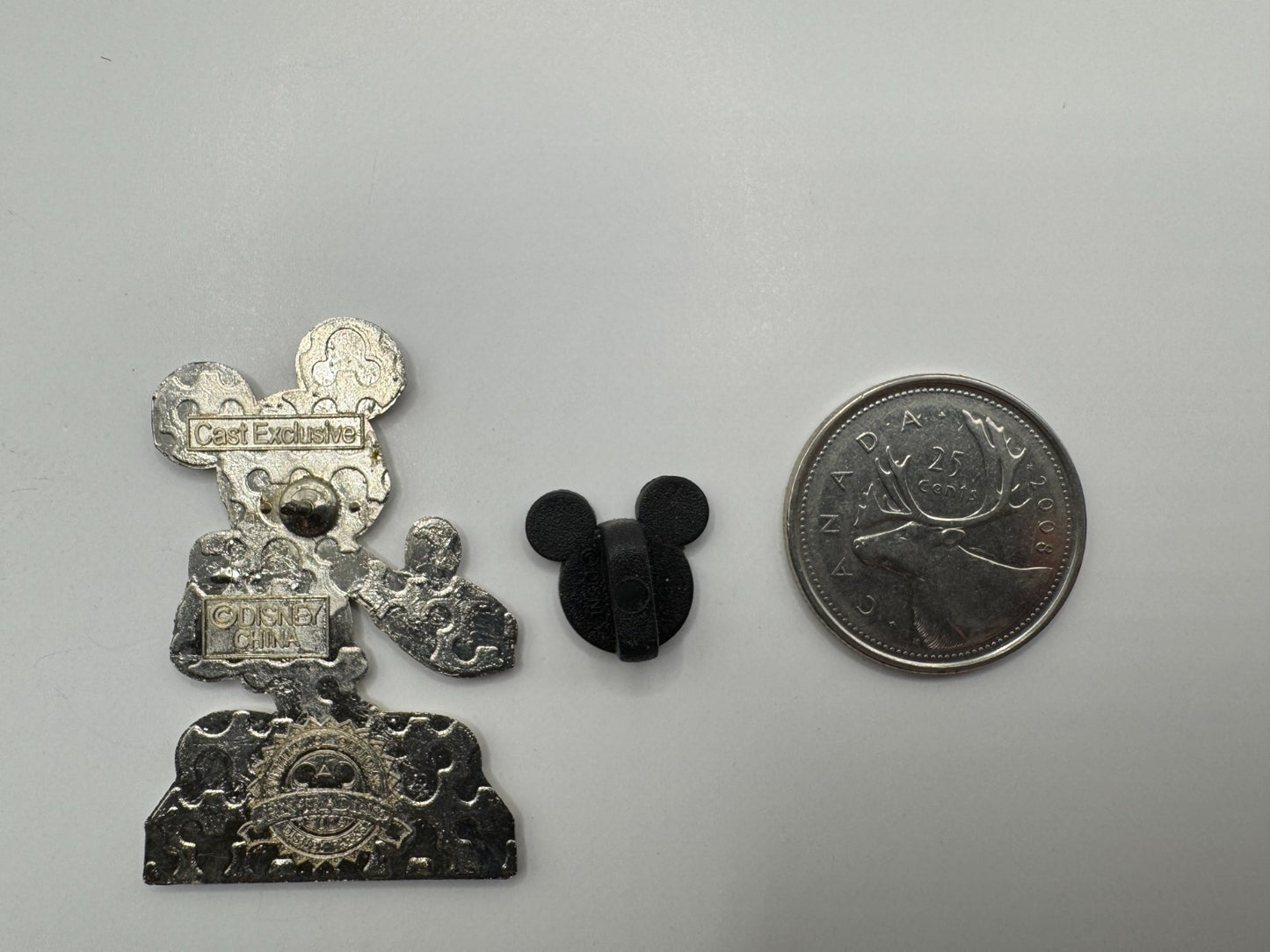 Disney Mickey Mouse Black and White InspEARations Statue Trading Pin DC2S1