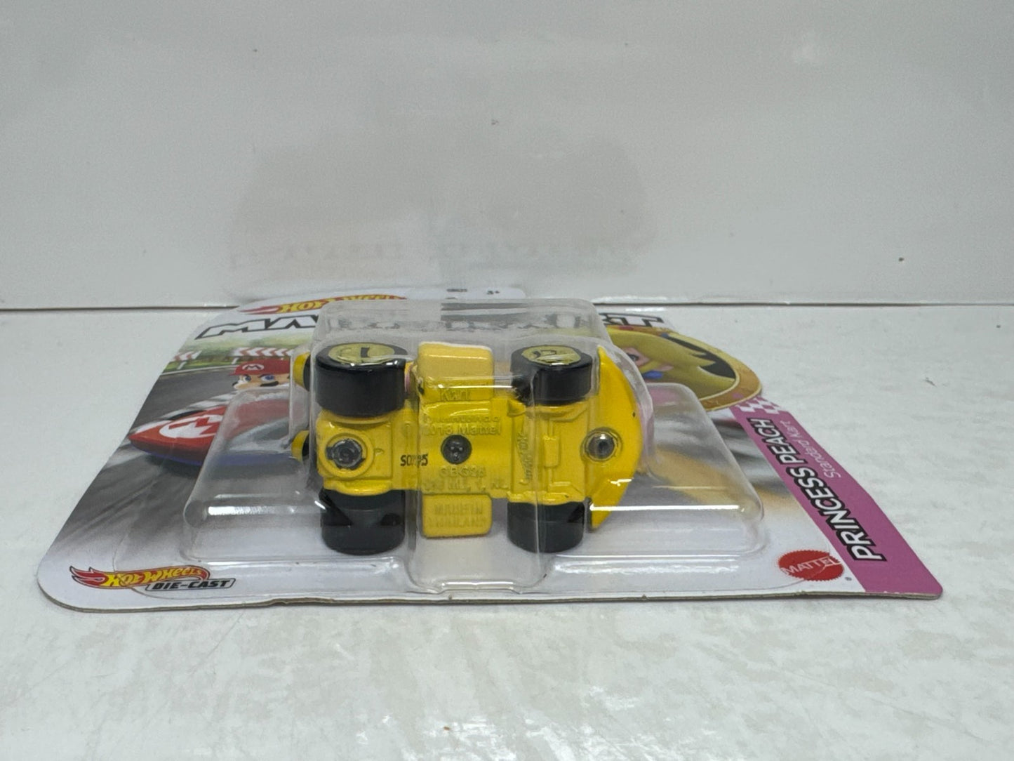Hot Wheels Mario Kart Princess Peach Standard Kart 1:64 Diecast