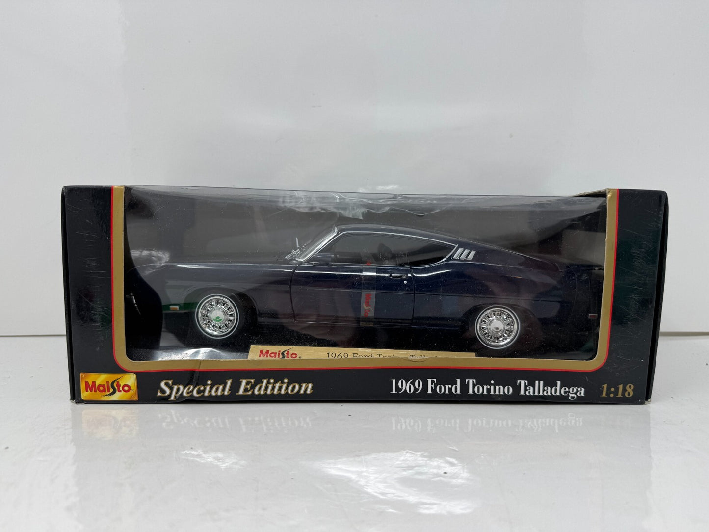 Maisto 1969 Ford Torino Talladega Special Edition 1:18 Diecast