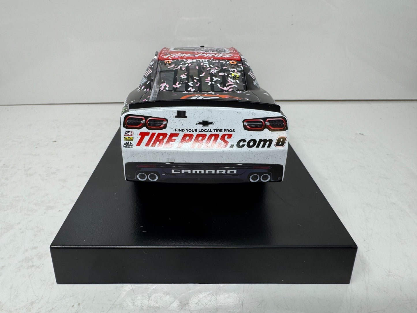Lionel Racing Nascar #8 Josh Berry 2022 Chevy Camaro 1:24 Diecast Raced Version AUTO