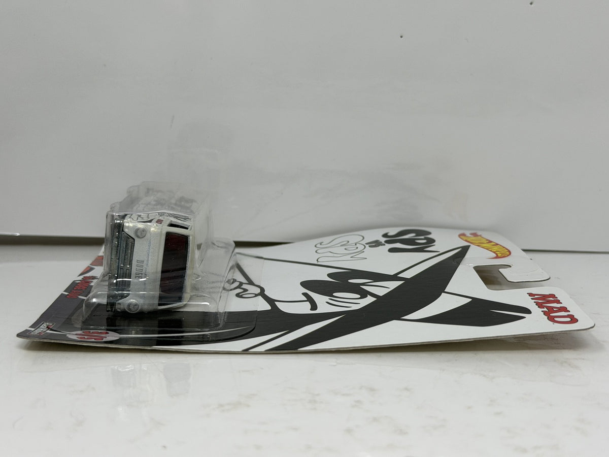 Hot Wheels MAD 1966 Dodge A100 Spy vs Spy White 1:64 Diecast Real Riders