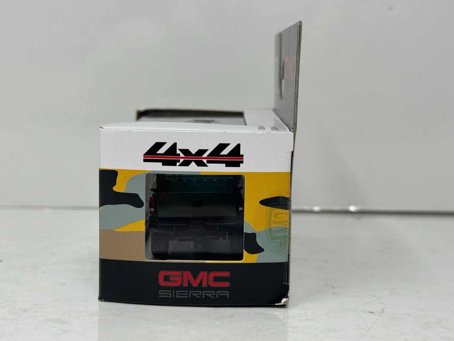 M2 Machines 1988 GMC Sierra Grande 1500 4x4 Camo Edition 1:64 Diecast