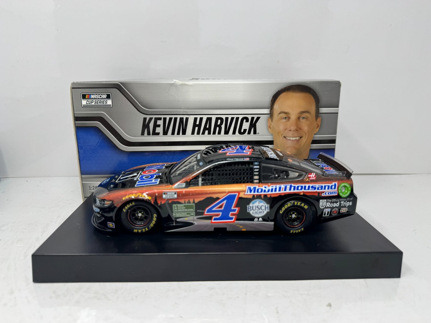 Lionel Racing Nascar #4 Kevin Harvick Mobil 1 Summer Road Trip Mustang 1:24 Diecast