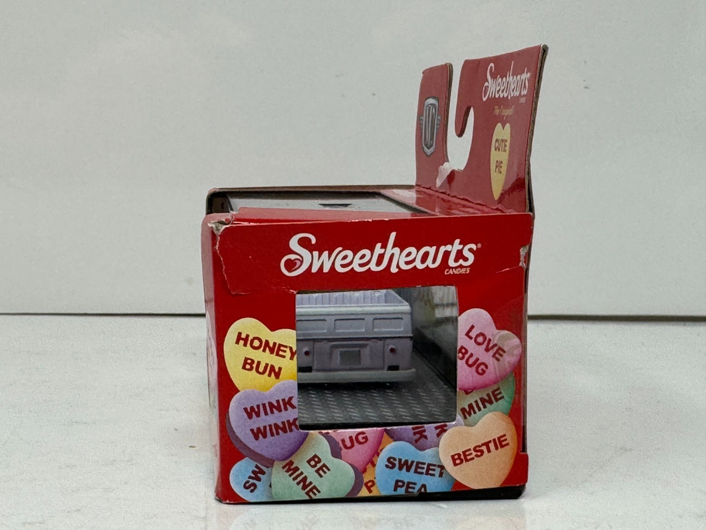 M2 Machines Sweethearts 1960 Volkswagen VW Single Cab Truck 1:64 Diecast
