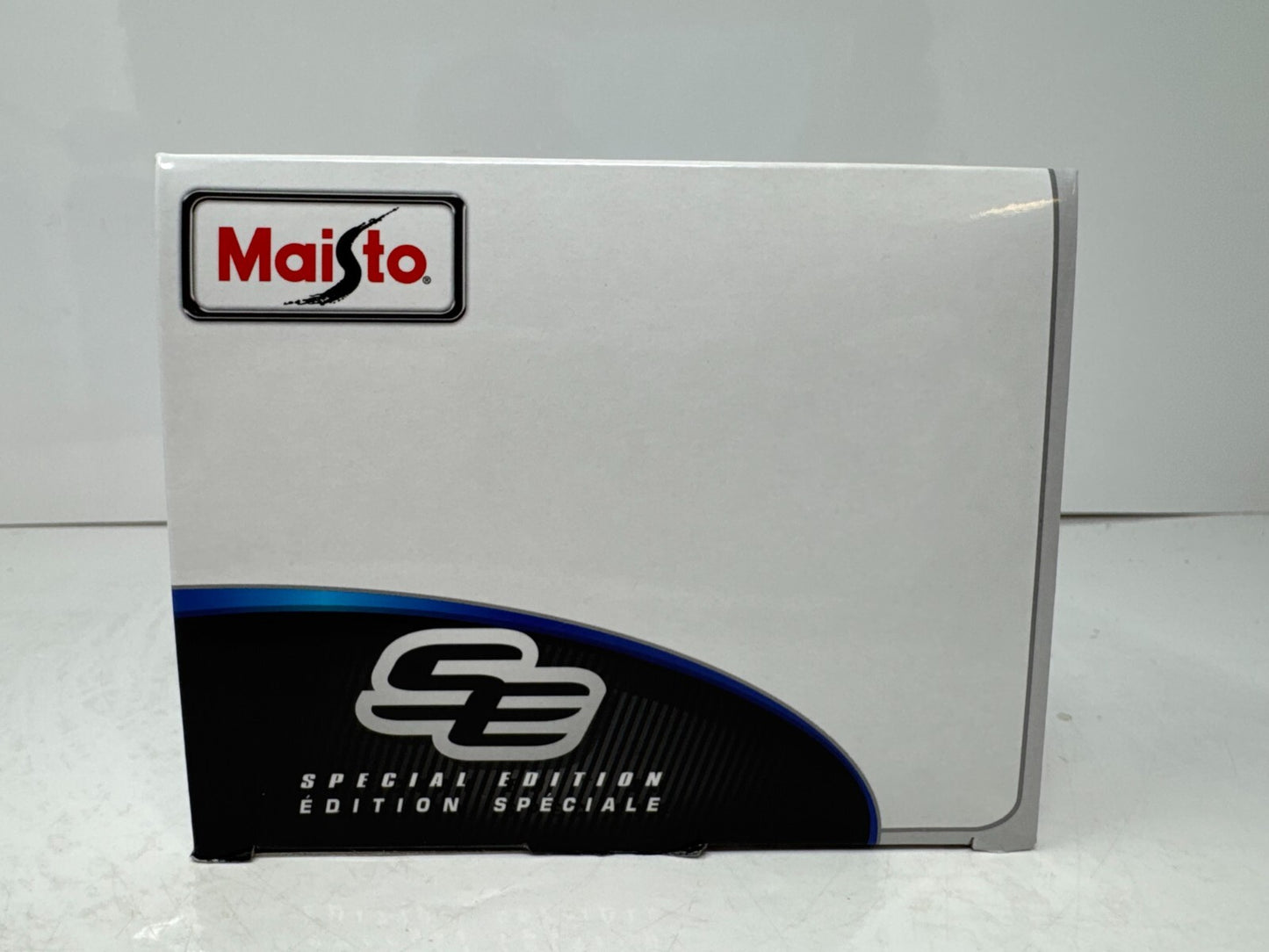 Maisto 2020 Chevrolet Corvette Stingray Coupe Special Edition 1:18 Diecast
