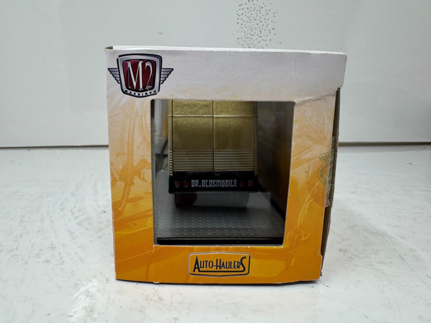 M2 Machines Auto-Haulers 1970 Oldsmobile Cutlass 442 W-30 & Hauler 1:64 Diecast