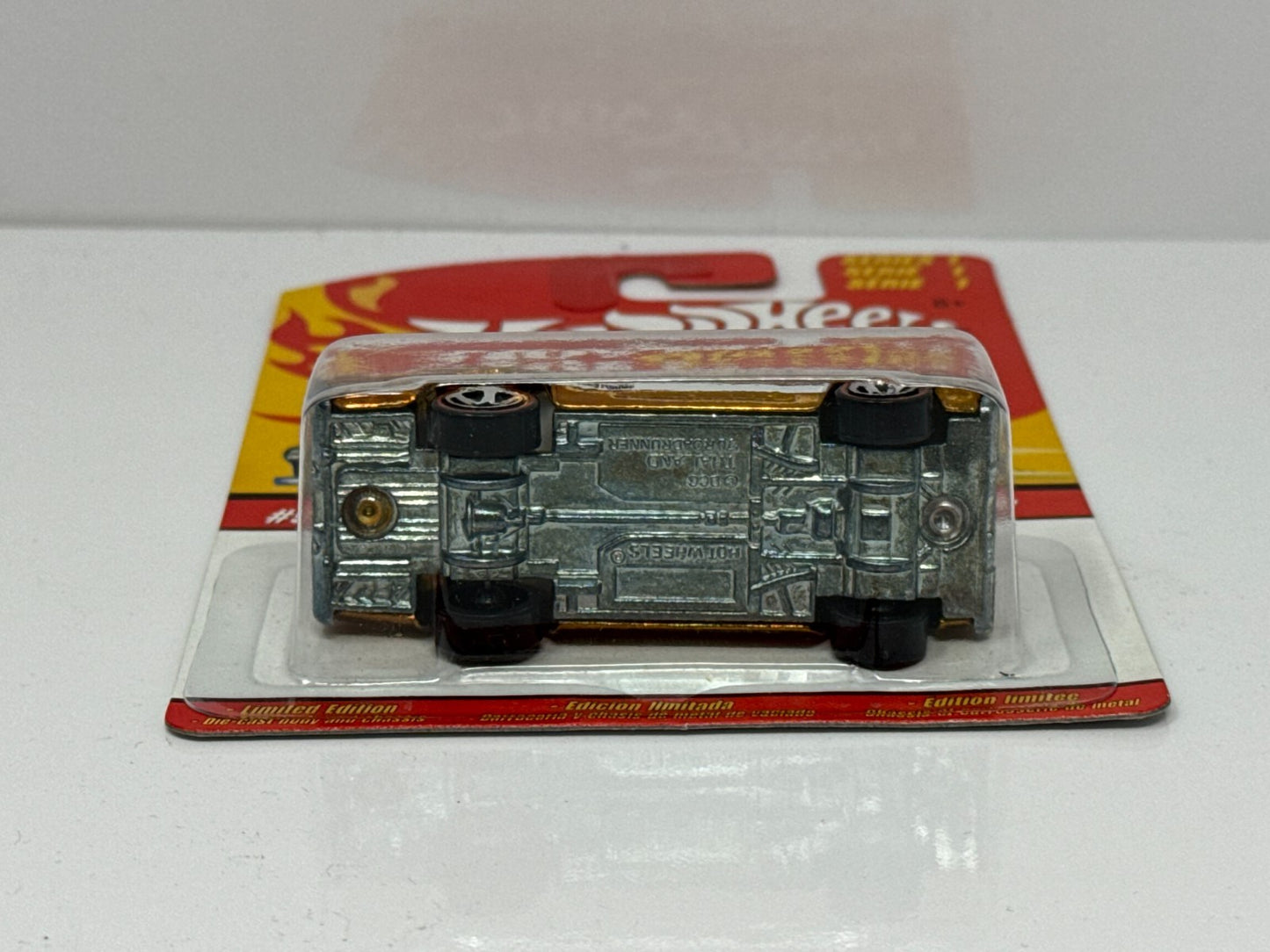 Hot Wheels Classics 1970 Plymouth Road Runner Gold 1:64 Diecast