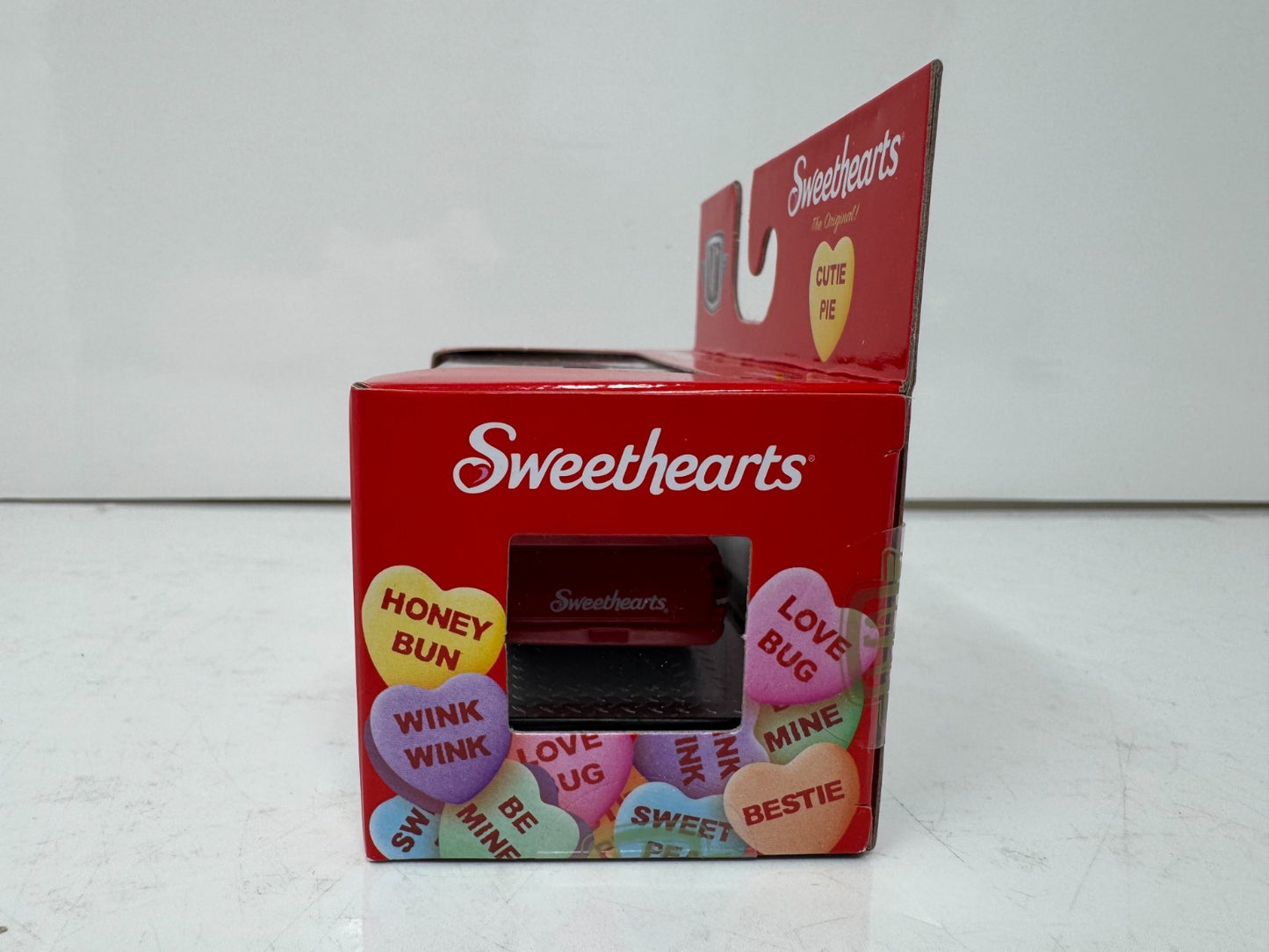 M2 Machines Sweethearts 1992 Chevrolet C1500 SS 454 1:64 Diecast