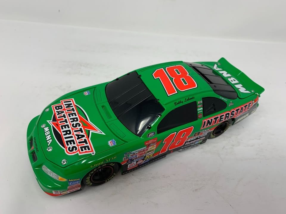 Action Nascar #18 Interstate Batteries Bobby Labonte 1:24 Diecast BANK & Figure