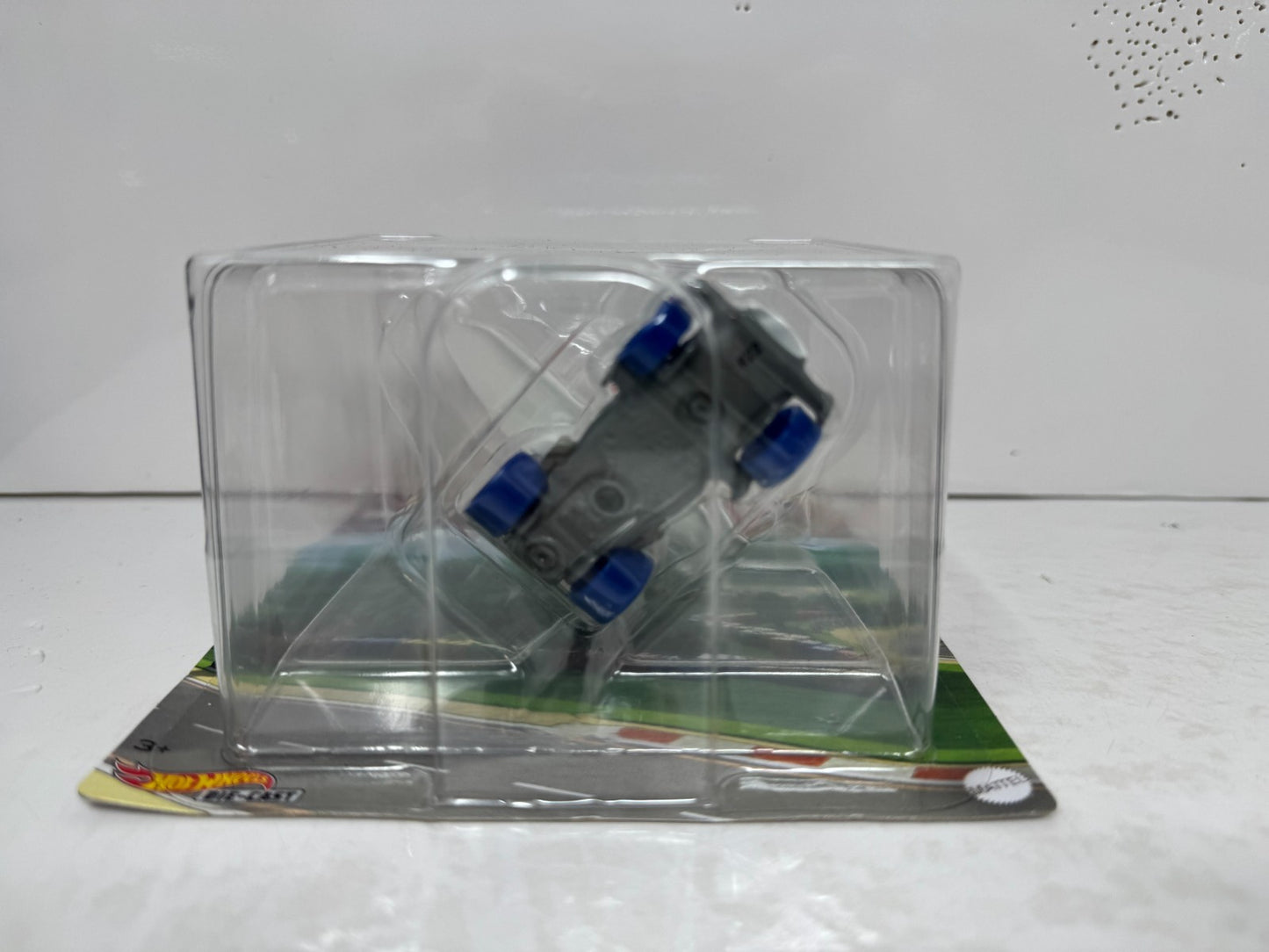 Hot Wheels Mario Kart Shy Guy B-Dasher + Plane Glider 1:64 Diecast
