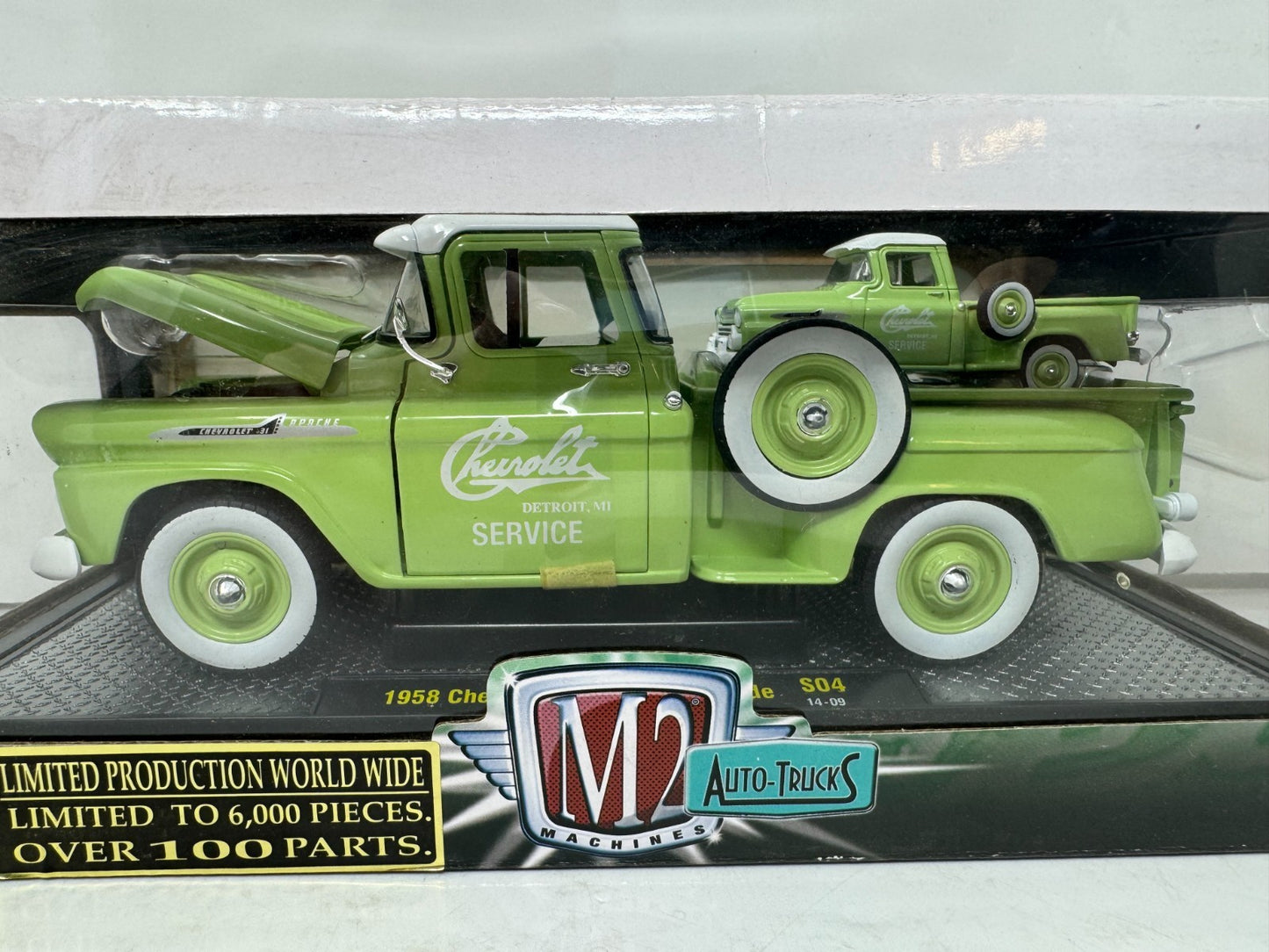 M2 Machines Auto Trucks 1958 Chevrolet Apache Step Side Limited 1:24 Diecast