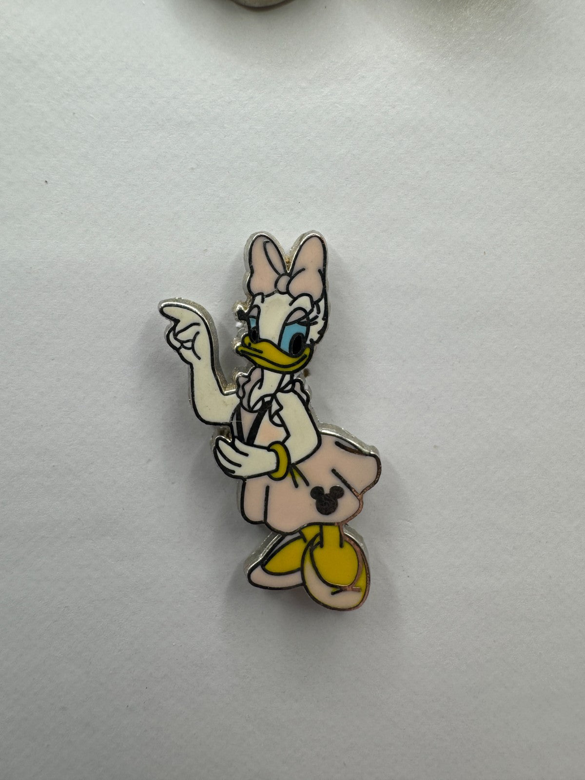 WDW Disney Daisy Duck Pin Traders Statues Disney Springs Trading Pin DC2S10