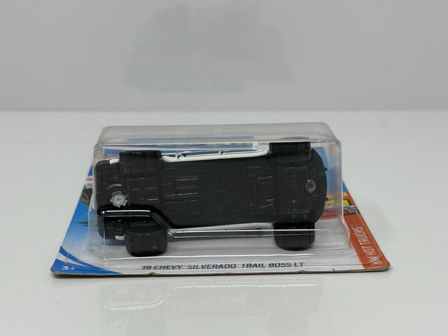 Hot Wheels HW Hot Trucks 2019 Chevy Silverado Trail Boss LT 1:64 Diecast