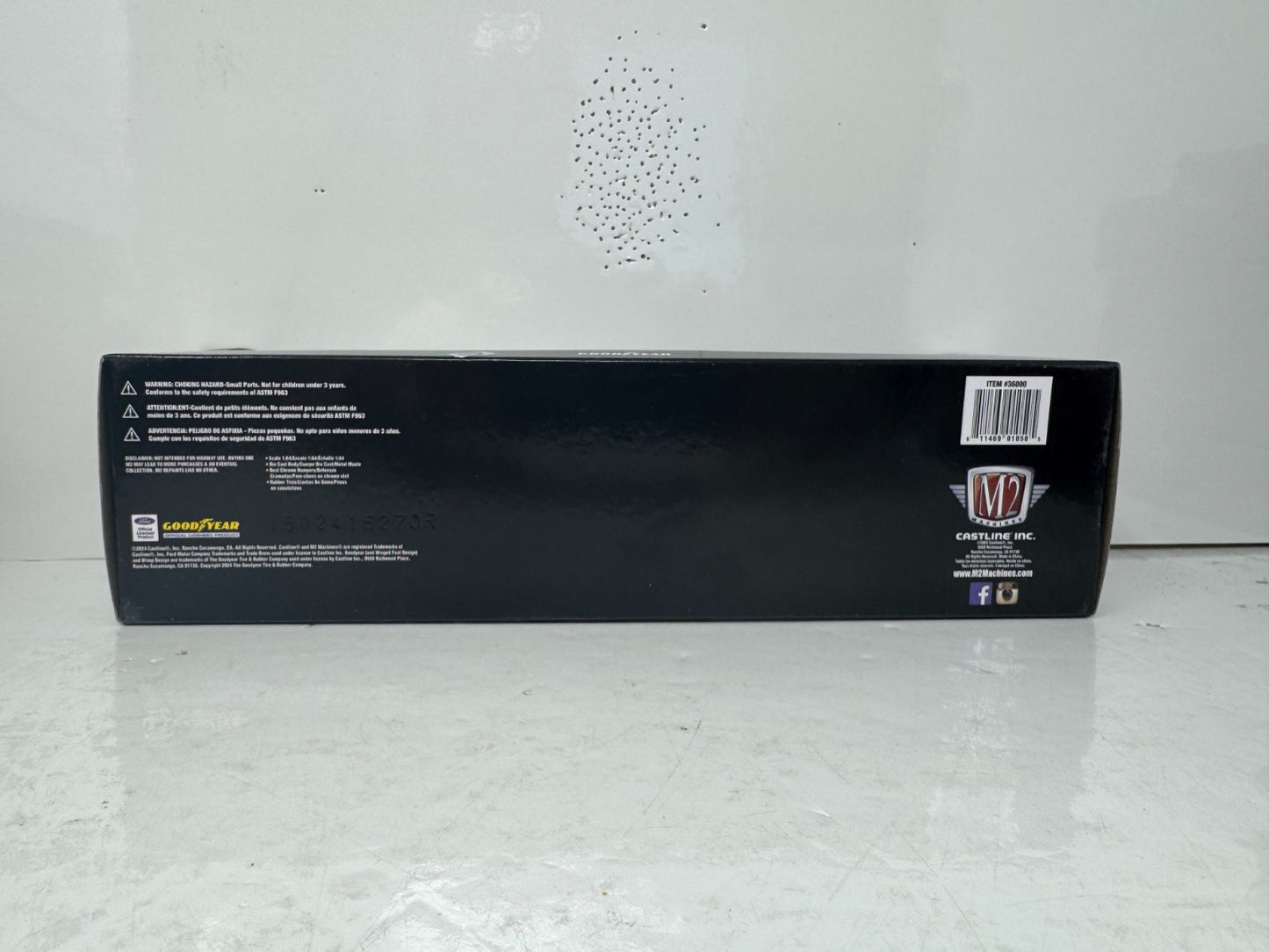 M2 Machines Goodyear Ford C-950 Truck & 1972 Ford F-250 4x4 Pickup 1:64 Diecast