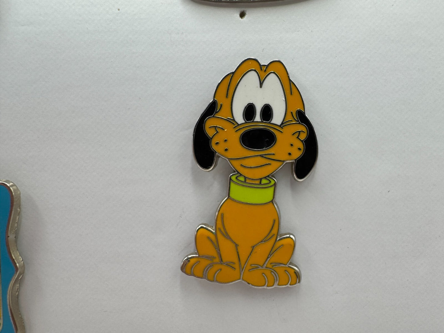 Disney Pluto Big Head Art Booster Trading Pin DC1S10