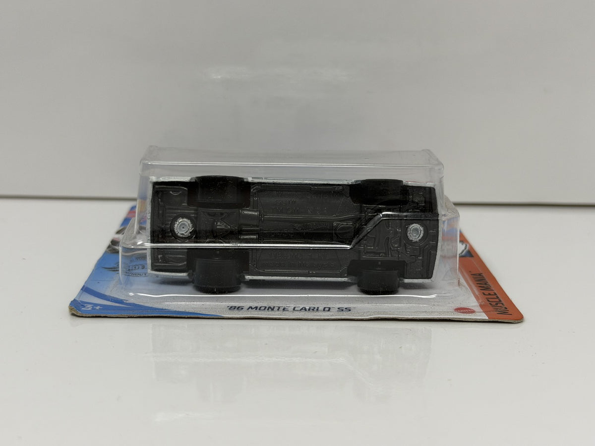 Hot Wheels Muscle Mania 1986 Chevrolet Monte Carlo SS 1:64 Diecast Short Card
