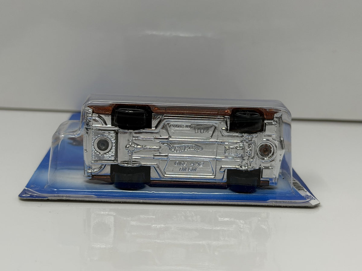 Hot Wheels Muscle Mania Oldsmobile 442 1:64 Diecast Brown