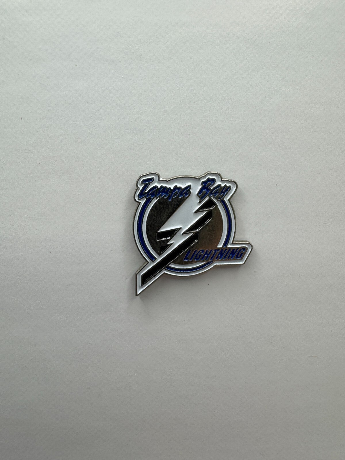 Tampa Bay Lightning NHL Hockey Team Lapel Pin UDT1