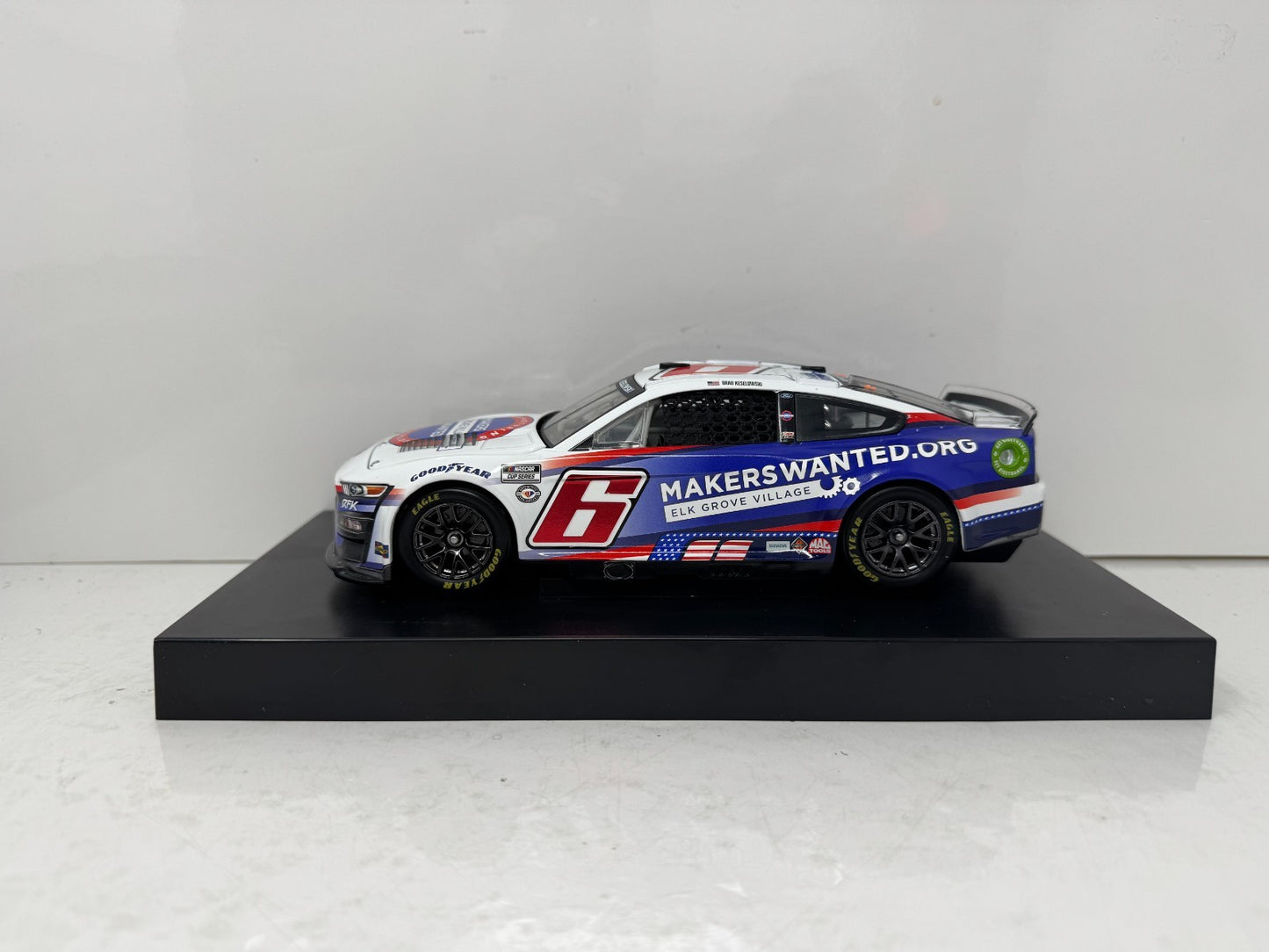 Lionel Racing Nascar #6 Brad Keselowski Elk Grove Village Ford Mustang 1:24 Diecast