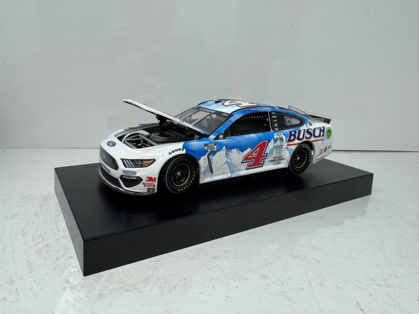 Lionel Racing Nascar #4 Kevin Harvick Busch Beer Darlington Ford Mustang 1:24 Diecast