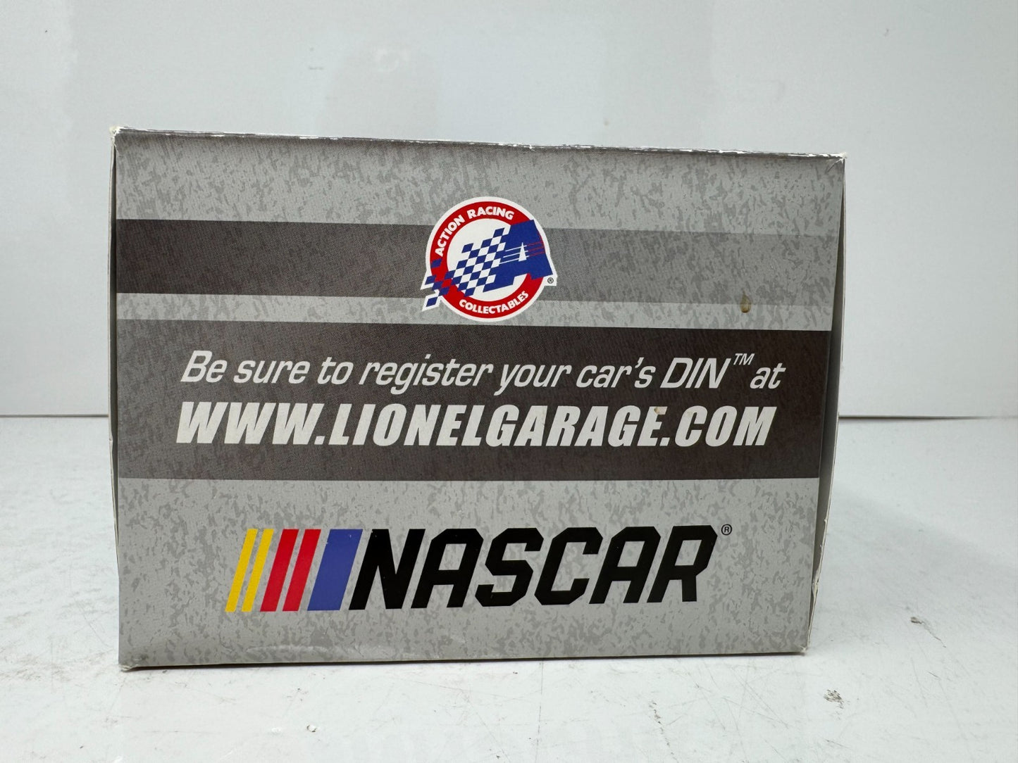 Lionel Racing Nascar #8 Josh Berry 2022 Chevy Camaro 1:24 Diecast Raced Version AUTO