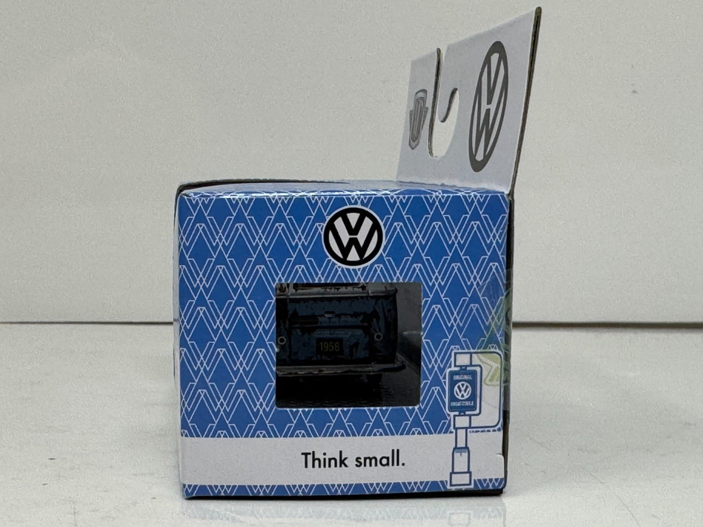 M2 Machines Rusty 1958 Volkswagen VW Microbus 15 Window USA Model 1:64 Diecast