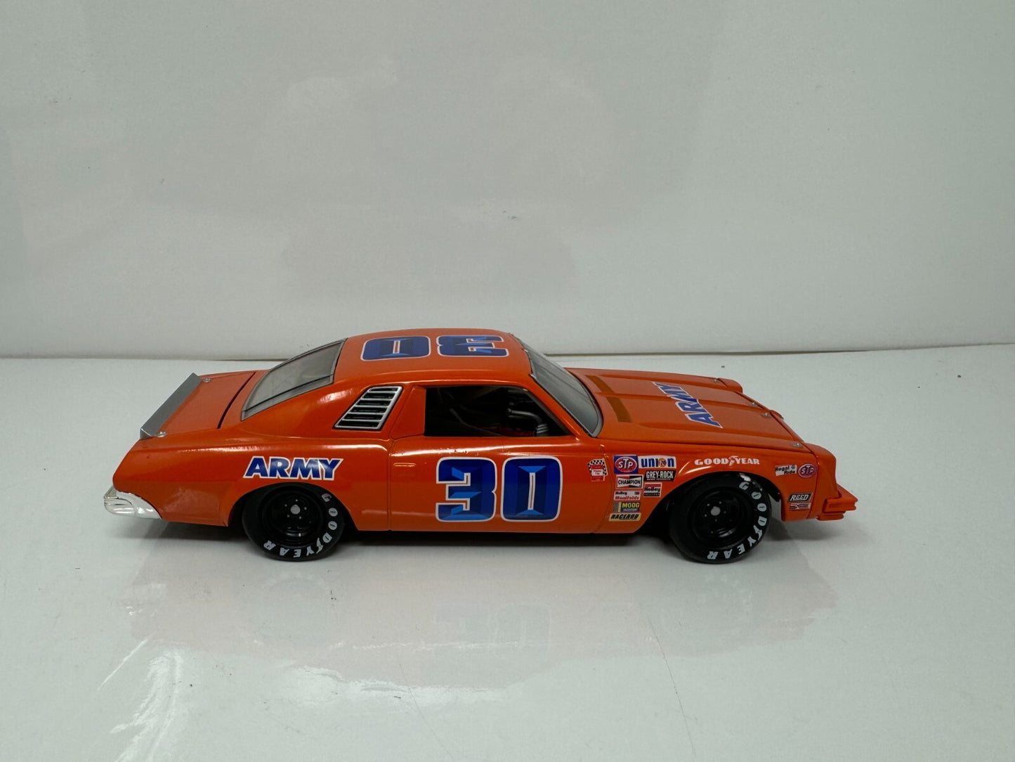 Action Nascar #30 Dale Earnhardt Sr Army 1976 Chevy Malibu 1:24 Diecast