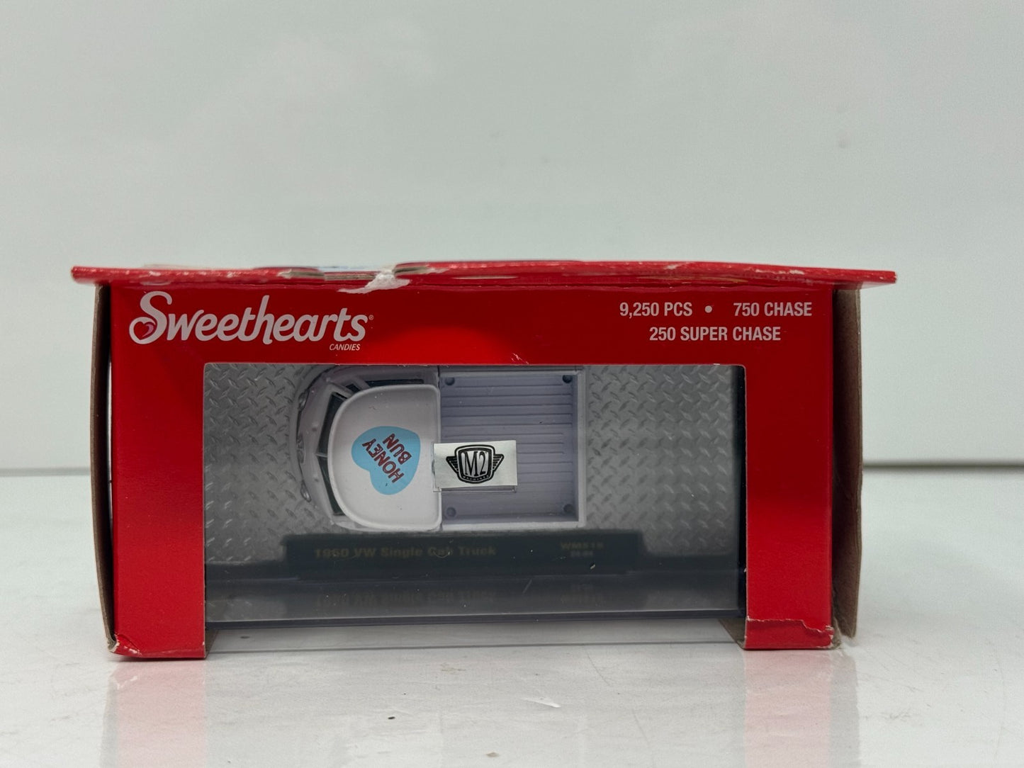 M2 Machines Sweethearts 1960 Volkswagen VW Single Cab Truck 1:64 Diecast