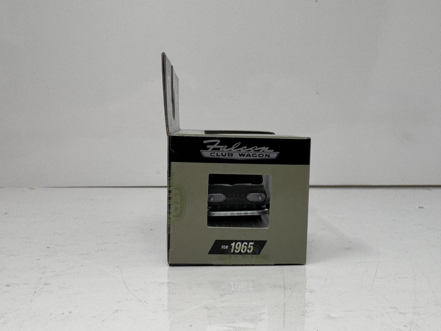 M2 Machines 1965 Ford Falcon Club Wagon 1:64 Diecast
