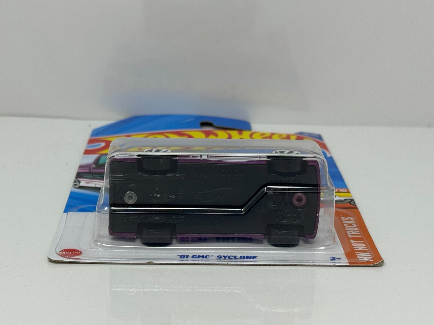 Hot Wheels Hot Trucks 1991 GMC Syclone 1:64 Diecast V6