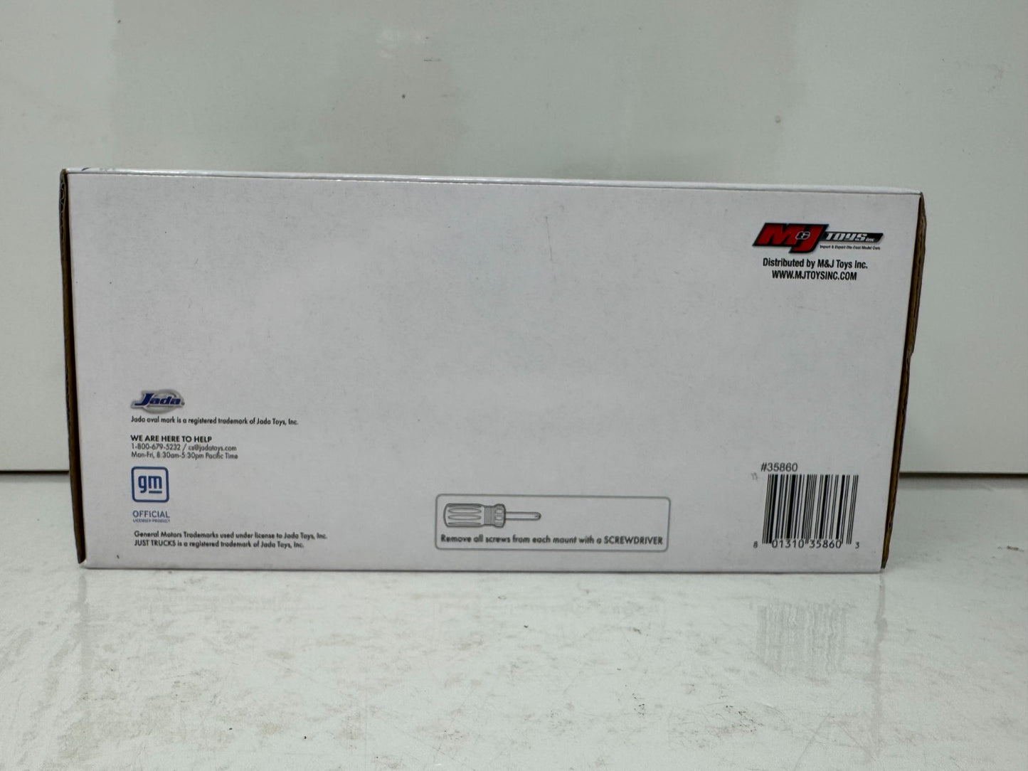 M2 Machines 1970 Nissan Fairlady Yokohama Advan 1:24 Diecast Limited Edition