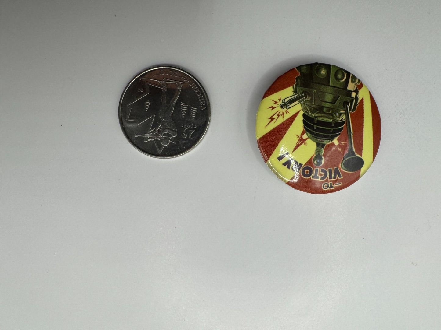 Doctor Who Dalek To Victory Pin-Back Button UDT1