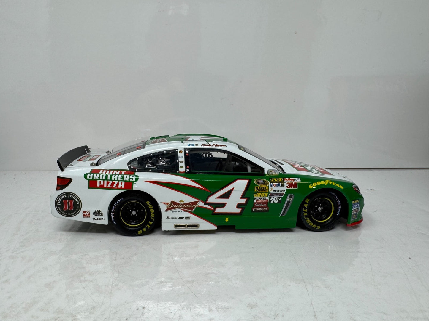 Lionel Racing Nascar #4 Kevin Harvick Hunts Brothers Pizza 2014 Chevy SS 1:24 Diecast
