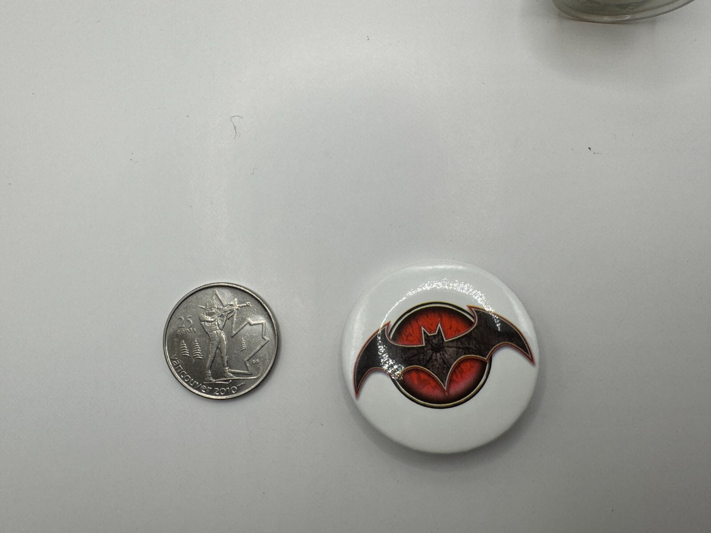 DC Flashpoint Batman Bat Sign Logo Pin-back Button UDT1
