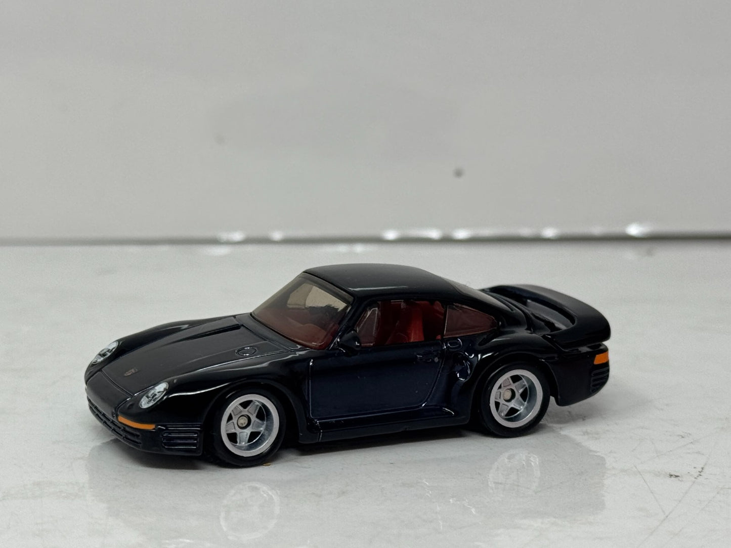Hot Wheels Red Line Club Exclusive 1986 Porsche 959 1:64 Diecast RLC