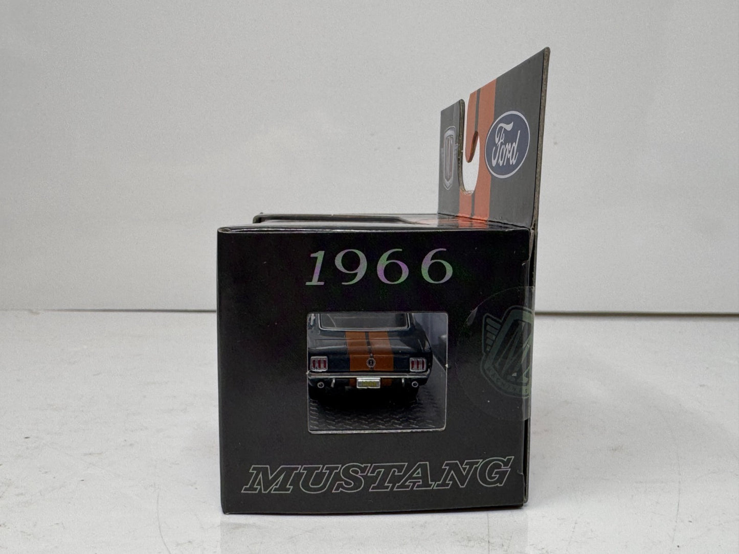 M2 Machines 1966 Ford Mustang 2 + 2 1:64 Diecast