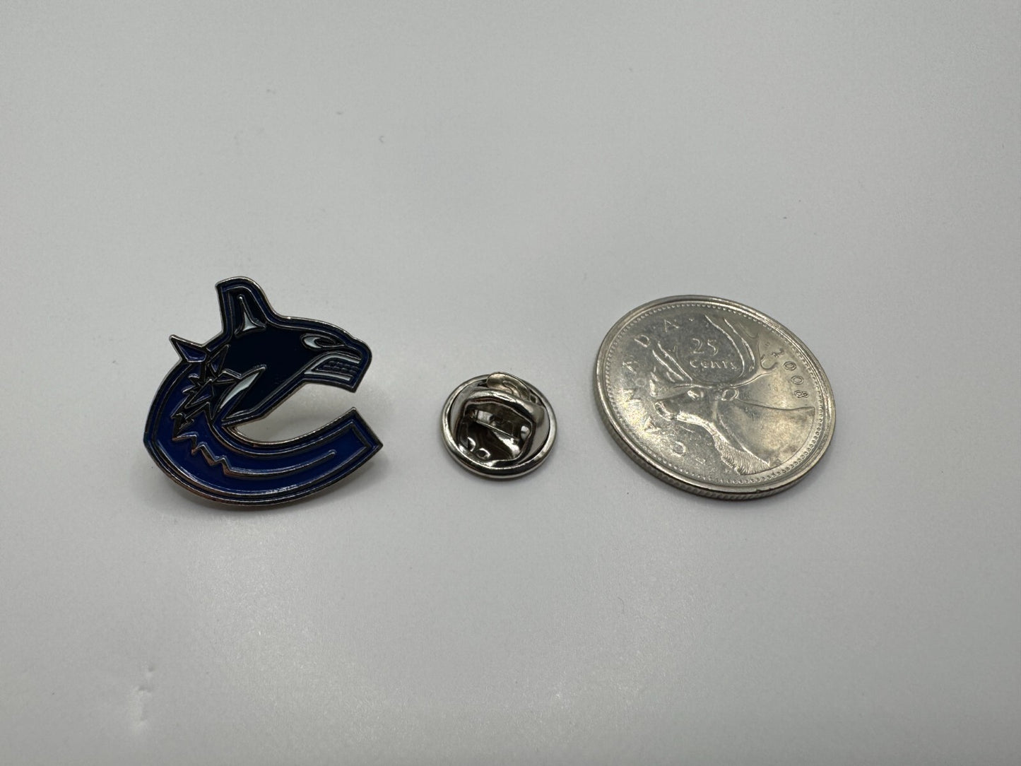 Vancouver Canucks NHL Hockey Team Logo Lapel Pin UDT1