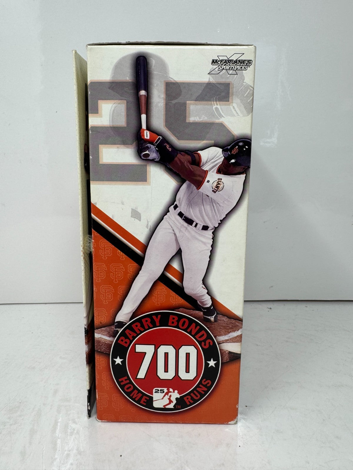 McFarlane MLB Barry Bonds San Francisco Giants Commemorative 700 Home Run Figure