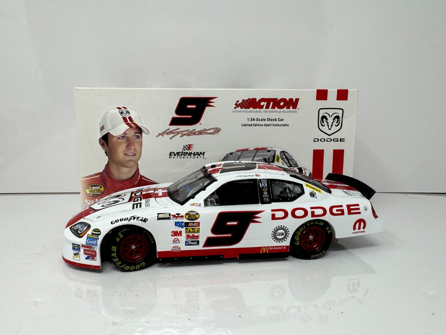 Action NASCAR Kasey Kahne #9 Reverse Pit Cap Car 2005 Dodge Charger 1:24 Diecast