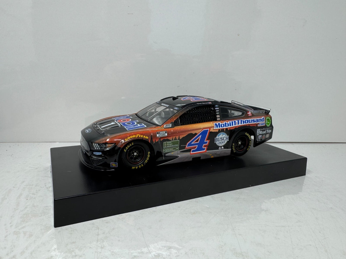 Lionel Racing Nascar #4 Kevin Harvick Mobil 1 Summer Road Trip Mustang 1:24 Diecast