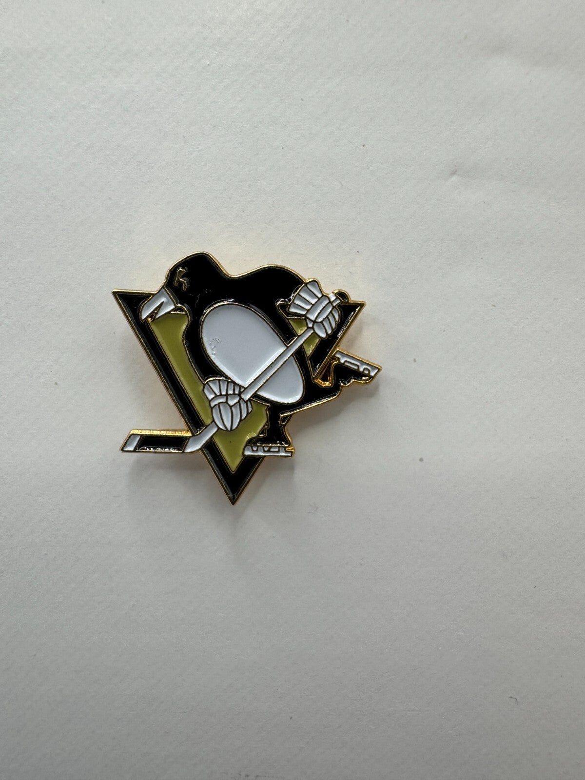 Pittsburgh Penguins NHL Hockey Team Logo Lapel Pin UDT1