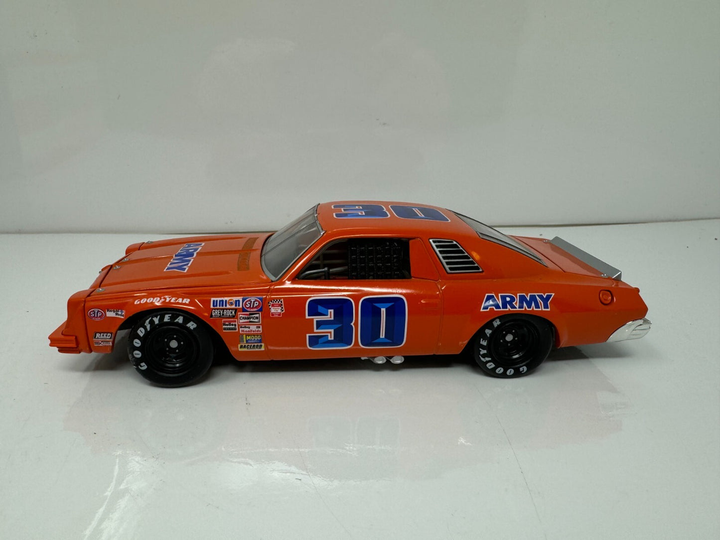 Action Nascar #30 Dale Earnhardt Sr Army 1976 Chevy Malibu 1:24 Diecast